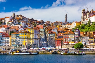 Altstadt von Porto in Portugal (SeanPavonePhoto / stock.adobe.com)  lizenziertes Stockfoto 
Infos zur Lizenz unter 'Bildquellennachweis'